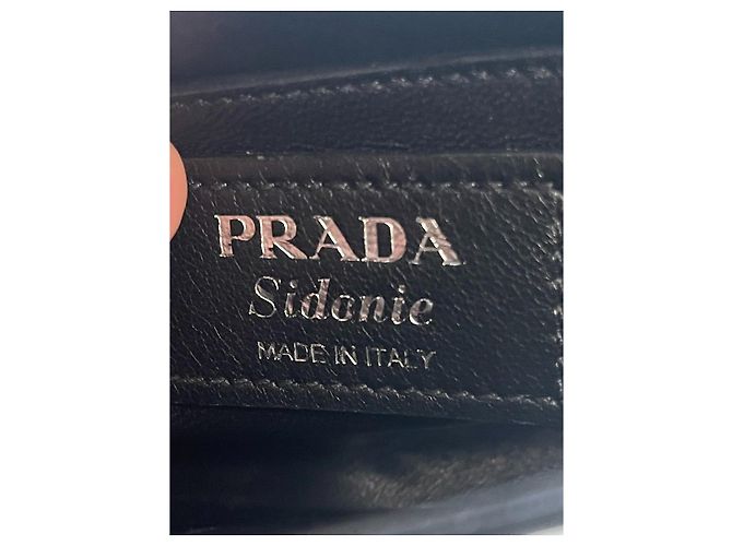 Prada Sidonie Schultertasche aus Leder schwarz weiß - Ansicht 8