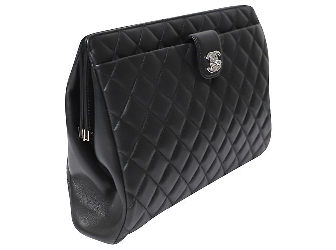 Timeless Bolsa atemporal Chanel em pele de cordeiro acolchoada em couro preto - vista 2