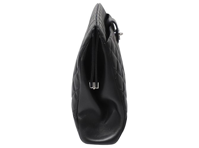 Timeless Bolsa atemporal Chanel em pele de cordeiro acolchoada em couro preto - vista 3