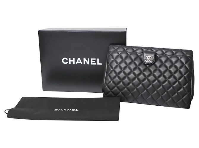 Timeless Bolsa atemporal Chanel em pele de cordeiro acolchoada em couro preto - vista 6