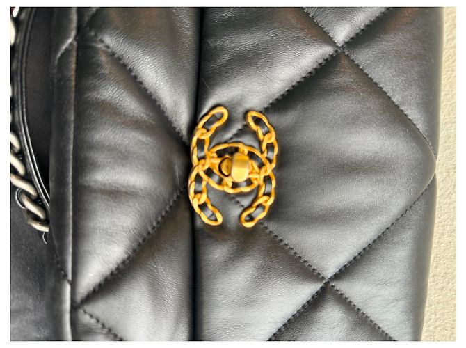 Chanel 19 Borsa a mano Chanel N°19 in pelle di agnello nera Nero - vista 13