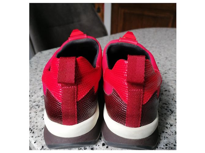 Fendi Sneaker aus rotem Wildleder - Ansicht 4