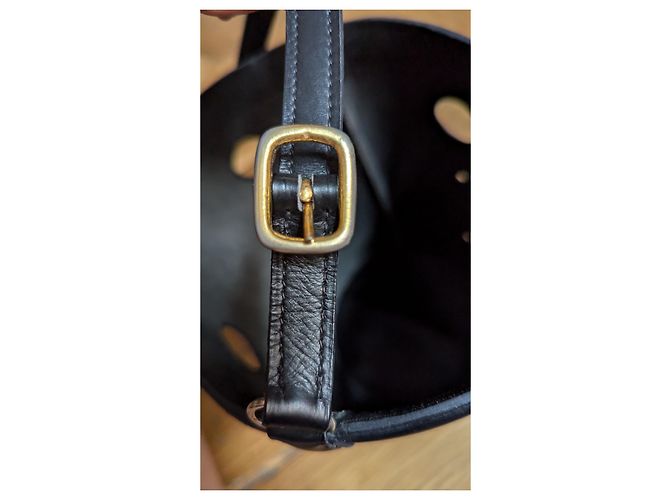 Sac seau Hermès modèle Mangeoire, noir cuir box - vue 6