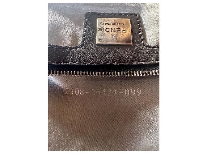 Fendi Baguette aus Kaschmir Dunkelgrau Anthrazitgrau - Ansicht 4