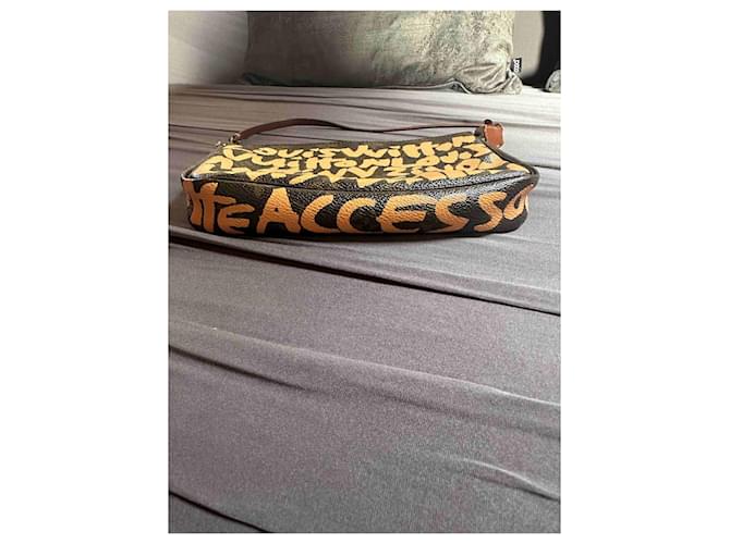 Louis Vuitton Pochette Monogram Graffiti di Stephen Sprouse Multicolore - vista 2