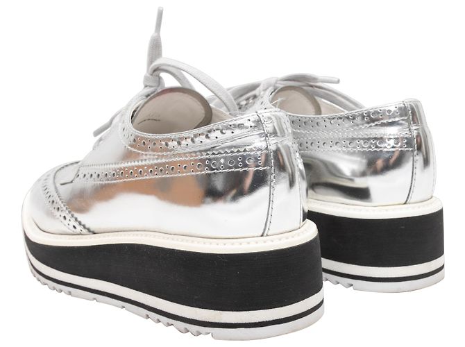 Tamanho Brogues com plataforma de couro metálico Prada prateado e preto 37.5 - vista 4
