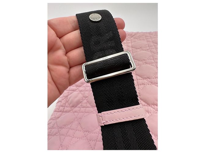 Wickeltasche Dior in blassrosa mit Makramee-Muster 2024 - Ansicht 6
