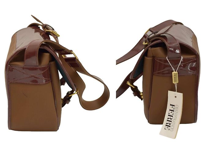 Borsa a tracolla Gianfranco Ferré in tela e pelle vernice marrone - vista 5