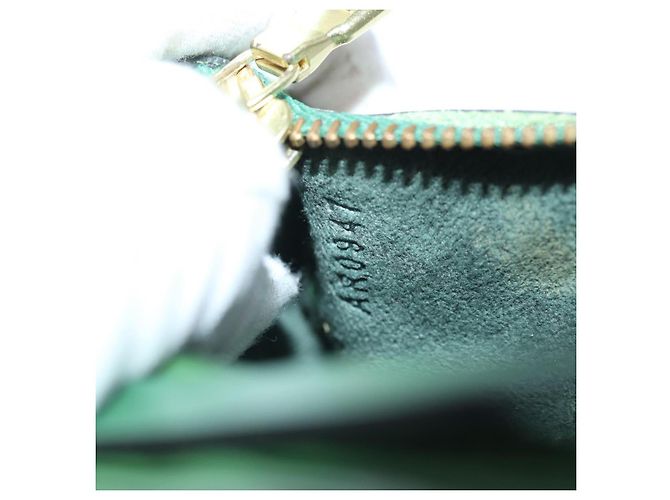 LOUIS VUITTON Epi Soufflot Pouch Verde LV Auth 76903 - vista 12