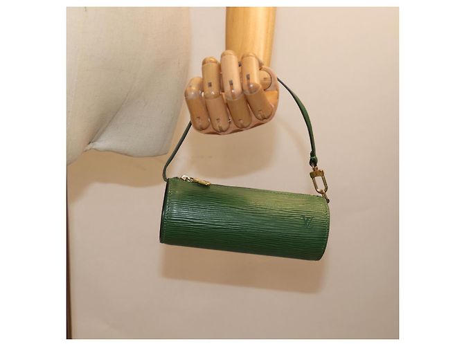 LOUIS VUITTON Epi Soufflot Pouch Verde LV Auth 76903 - vista 14