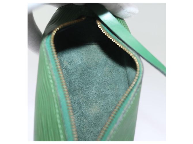 LOUIS VUITTON Epi Soufflot Pouch Verde LV Auth 76903 - vista 9