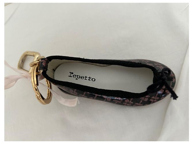 Accessorio per borsa Repetto nero e rosa vernice - vista 5
