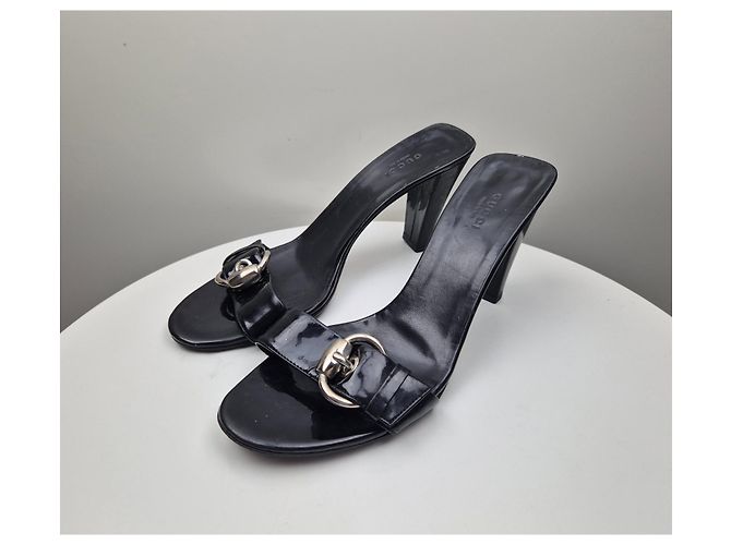 Mule Gucci in vernice nera Nero - vista 3