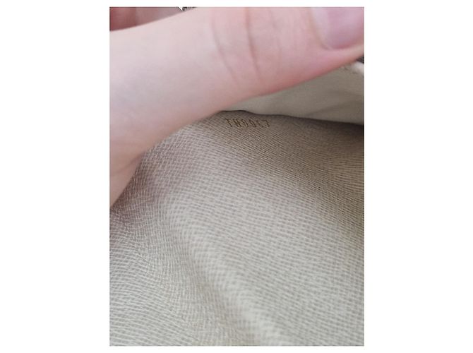 Borsa a tracolla Louis Vuitton Saumur Monogramma Crema Beige - vista 8