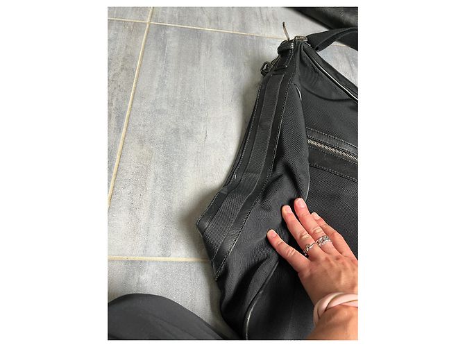 Authentische Reisetasche von Gucci aus schwarzem Nylon - Ansicht 11