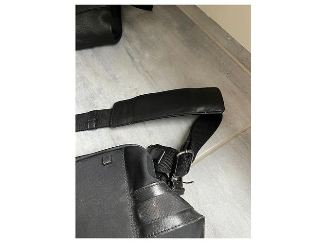 Authentische Reisetasche von Gucci aus schwarzem Nylon - Ansicht 8