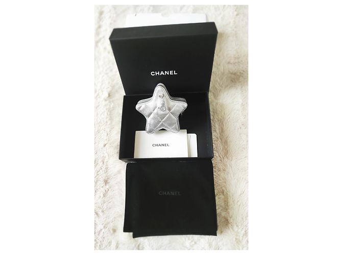 Wallet / Chanel keychain Silvery - view 3