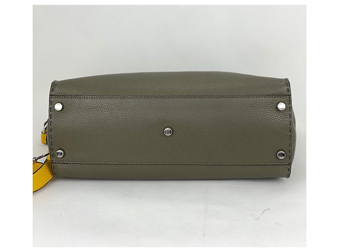 Borsa Messenger Fendi Selleria grande Peekaboo Iconic Essential - vista 3