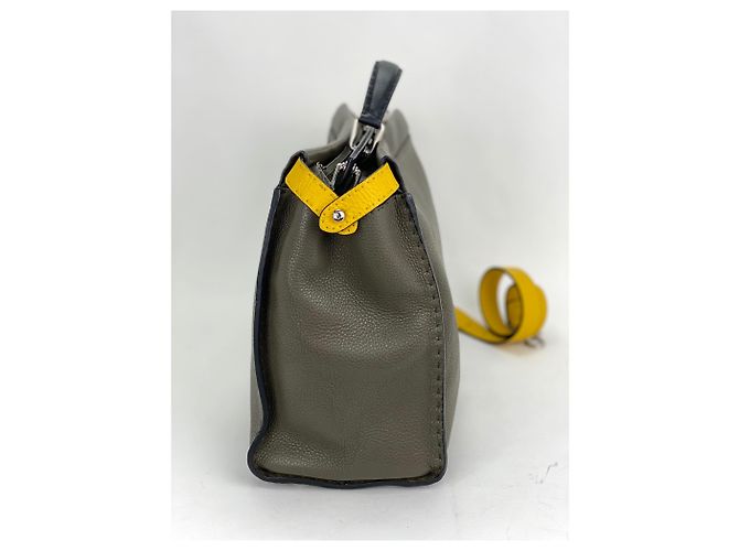 Borsa Messenger Fendi Selleria grande Peekaboo Iconic Essential - vista 6