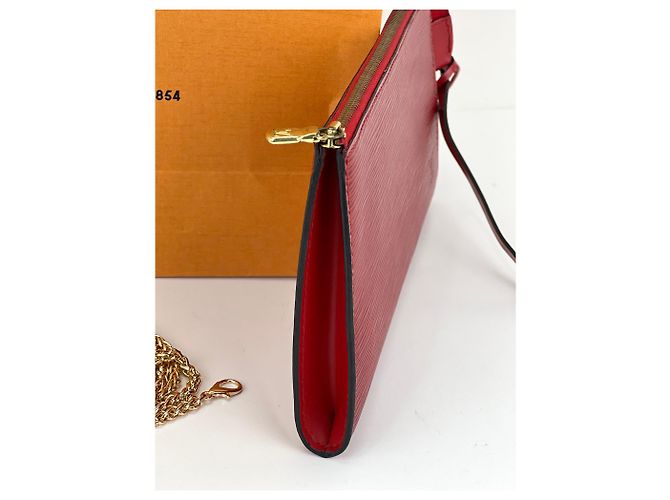 Borsa a mano Louis Vuitton Epi 24 Pochette Accessori in pelle rossa, borsa a tracolla. Rosso - vista 3