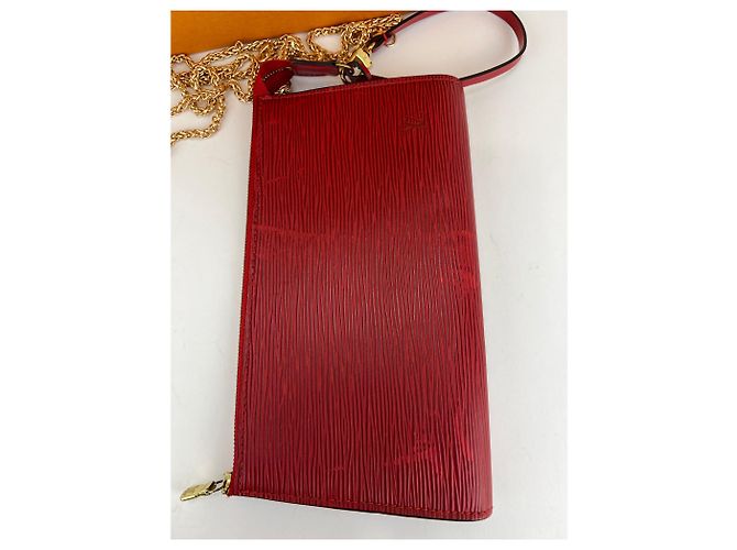 Borsa a mano Louis Vuitton Epi 24 Pochette Accessori in pelle rossa, borsa a tracolla. Rosso - vista 5