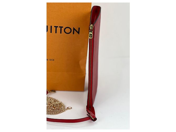 Borsa a mano Louis Vuitton Epi 24 Pochette Accessori in pelle rossa, borsa a tracolla. Rosso - vista 6