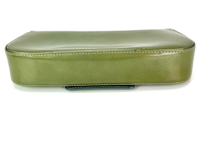 Clutch verde Sobe de charol Louis Vuitton - vista 3