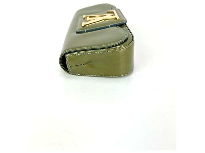 Clutch verde Sobe de charol Louis Vuitton - vista 5