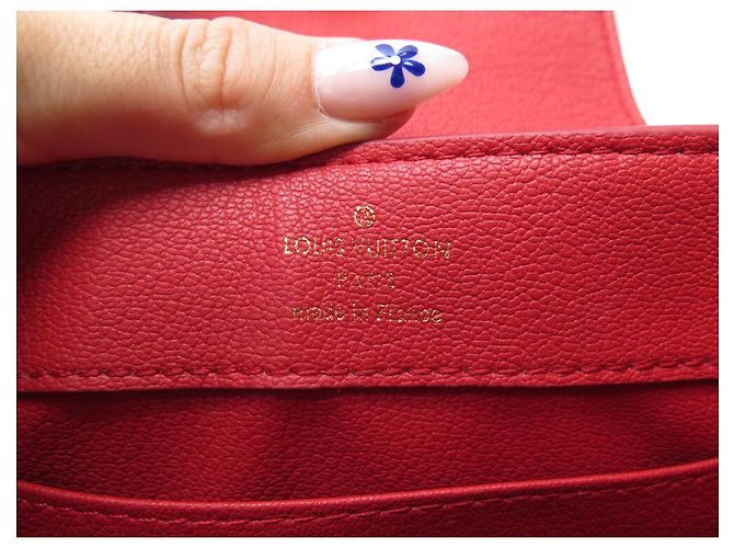 BORSA A MANO MINI LOUIS VUITTON CAPUCINES IN PELLE DI COCCODRILLO ROSSO - vista 10