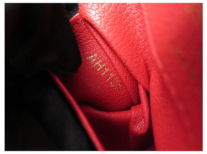 BORSA A MANO MINI LOUIS VUITTON CAPUCINES IN PELLE DI COCCODRILLO ROSSO - vista 11