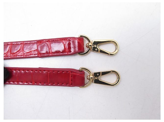 BORSA A MANO MINI LOUIS VUITTON CAPUCINES IN PELLE DI COCCODRILLO ROSSO - vista 14