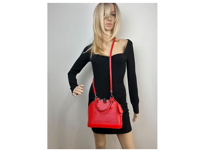 Borsa a tracolla LOUIS VUITTON Alma BB Epi Coquelicot Rosso - vista 6