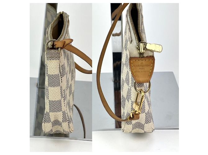 Bolsa Pochette Acessórios Damier Azur Branca Louis Vuitton Branco - vista 3
