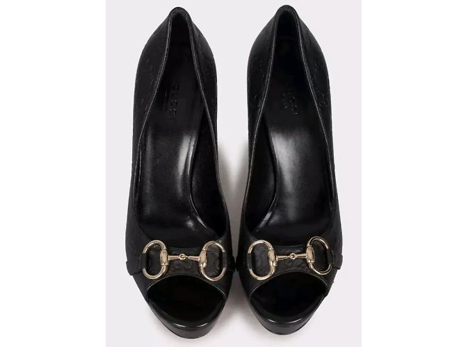 Décolleté Gucci Guccissima in pelle nera con monogramma GG e punta aperta con morsetto a cavallo. - vista 4