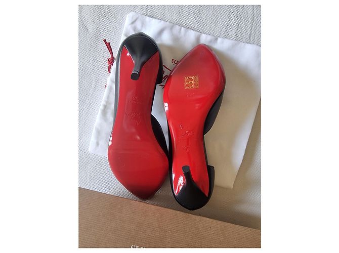 Décolleté Christian Louboutin Open Apostropha in pelle nappa nera - vista 12