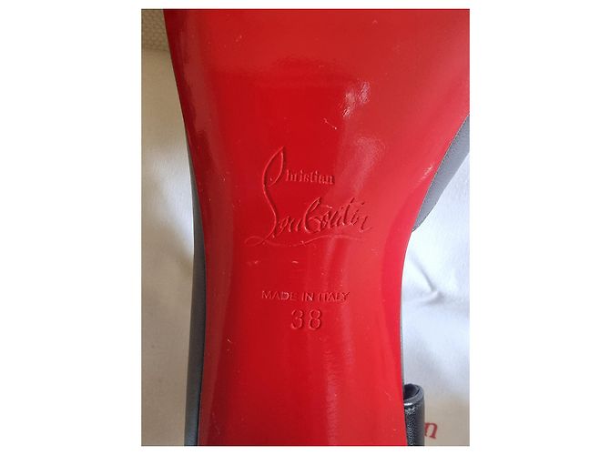Décolleté Christian Louboutin Open Apostropha in pelle nappa nera - vista 13
