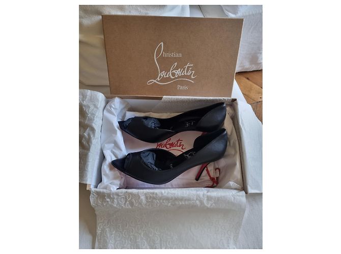 Décolleté Christian Louboutin Open Apostropha in pelle nappa nera - vista 2