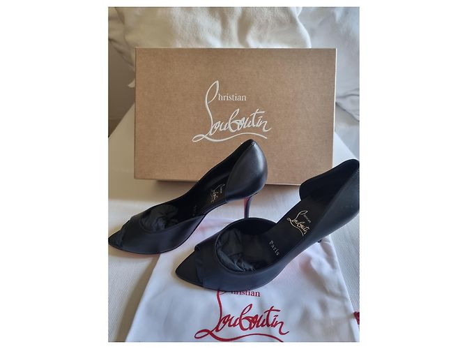 Décolleté Christian Louboutin Open Apostropha in pelle nappa nera - vista 3