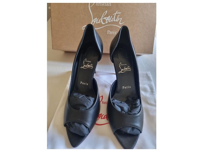 Décolleté Christian Louboutin Open Apostropha in pelle nappa nera - vista 5