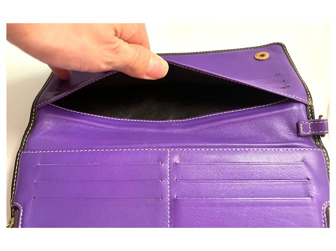 Billetera de cuero marrón y morado de Carolina Herrera. Marrón oscuro - vista 6