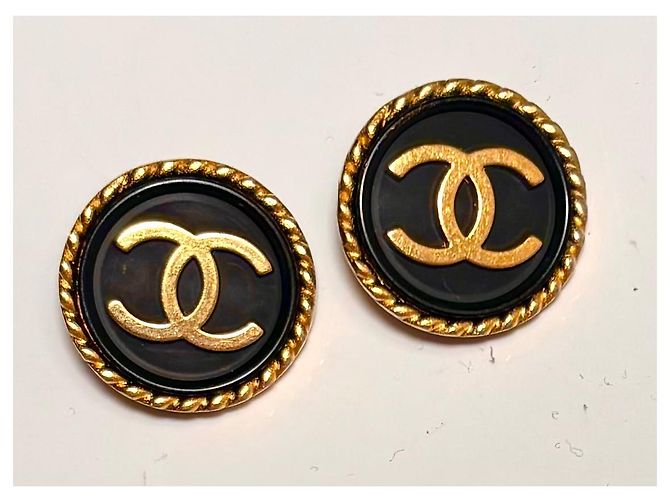 Pendientes de botón CHANEL con el logo CC entrelazado de 1995 Negro Dorado - vista 2