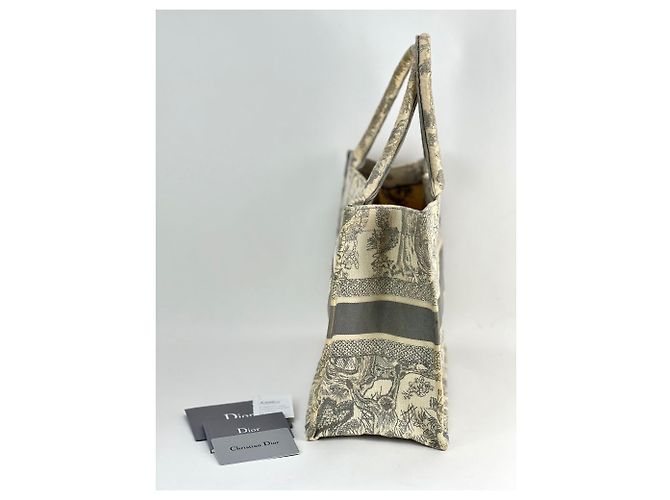 CHRISTIAN DIOR Medium Dior Book Graue Bestickte Tasche Weiß - Ansicht 4