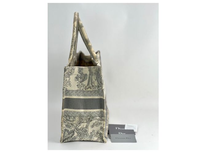 CHRISTIAN DIOR Medium Dior Book Graue Bestickte Tasche Weiß - Ansicht 5