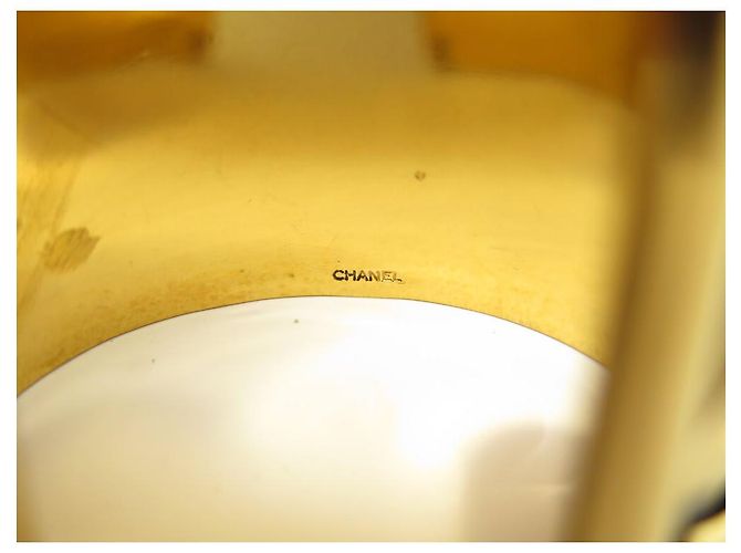 BRACCIALE VINTAGE CHANEL MANCHETTE LOGO CC 1970 T17 METALLO DORATO EMAIL NERO BANGLE D'oro - vista 5
