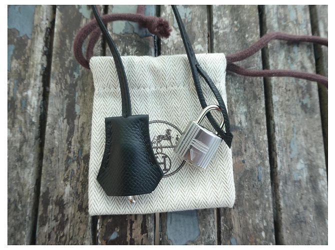 campanella, linguetta e lucchetto Hermès in pelle nera per Kelly o Birkin Nero - vista 2