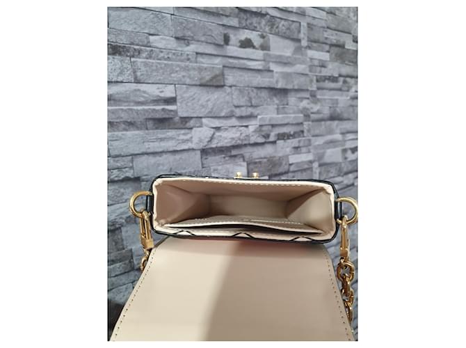 Louis Vuitton Trunk Pochette Vertical Eppi Rosa - vista 3