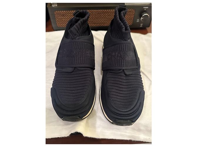 Sneakers Chanel in tessuto nero - vista 2