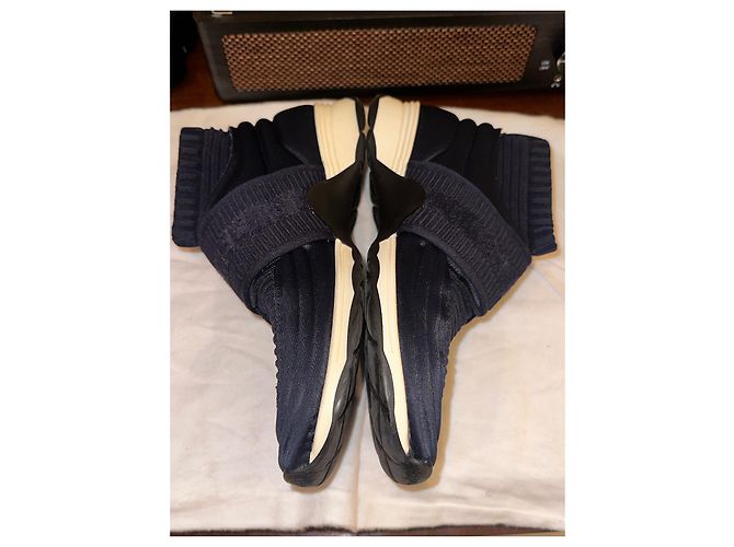 Sneakers Chanel in tessuto nero - vista 4