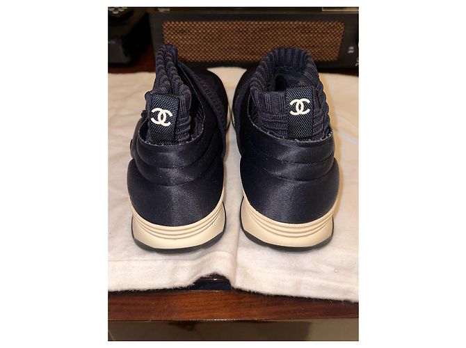 Sneakers Chanel in tessuto nero - vista 6