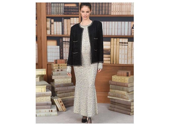 Cambon Chanel 2019B collection Jacket in Grey - view 11